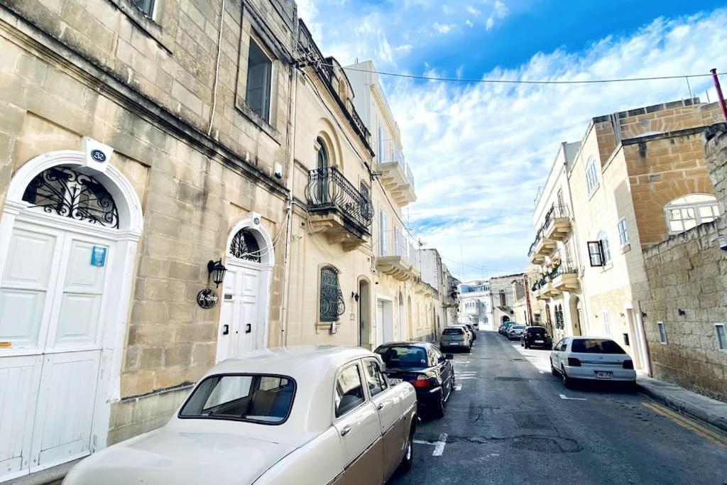 Free Breakfast, Pool, Spacious Aircon Hideaway Apartment Mosta Bagian luar foto