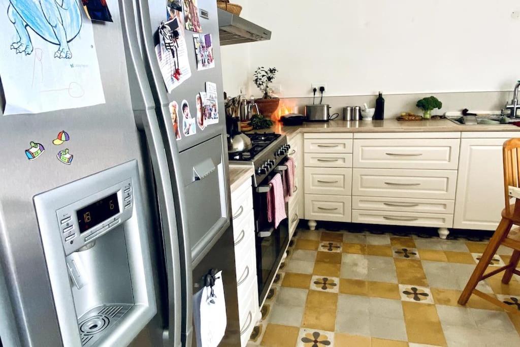 Free Breakfast, Pool, Spacious Aircon Hideaway Apartment Mosta Bagian luar foto