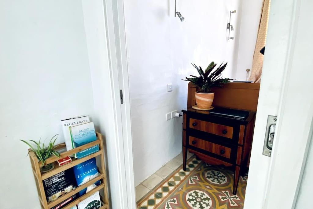 Free Breakfast, Pool, Spacious Aircon Hideaway Apartment Mosta Bagian luar foto
