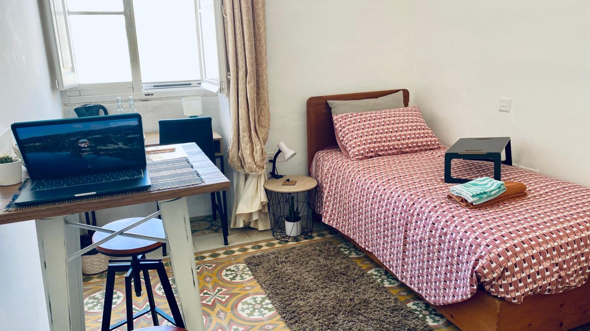 Free Breakfast, Pool, Spacious Aircon Hideaway Apartment Mosta Bagian luar foto