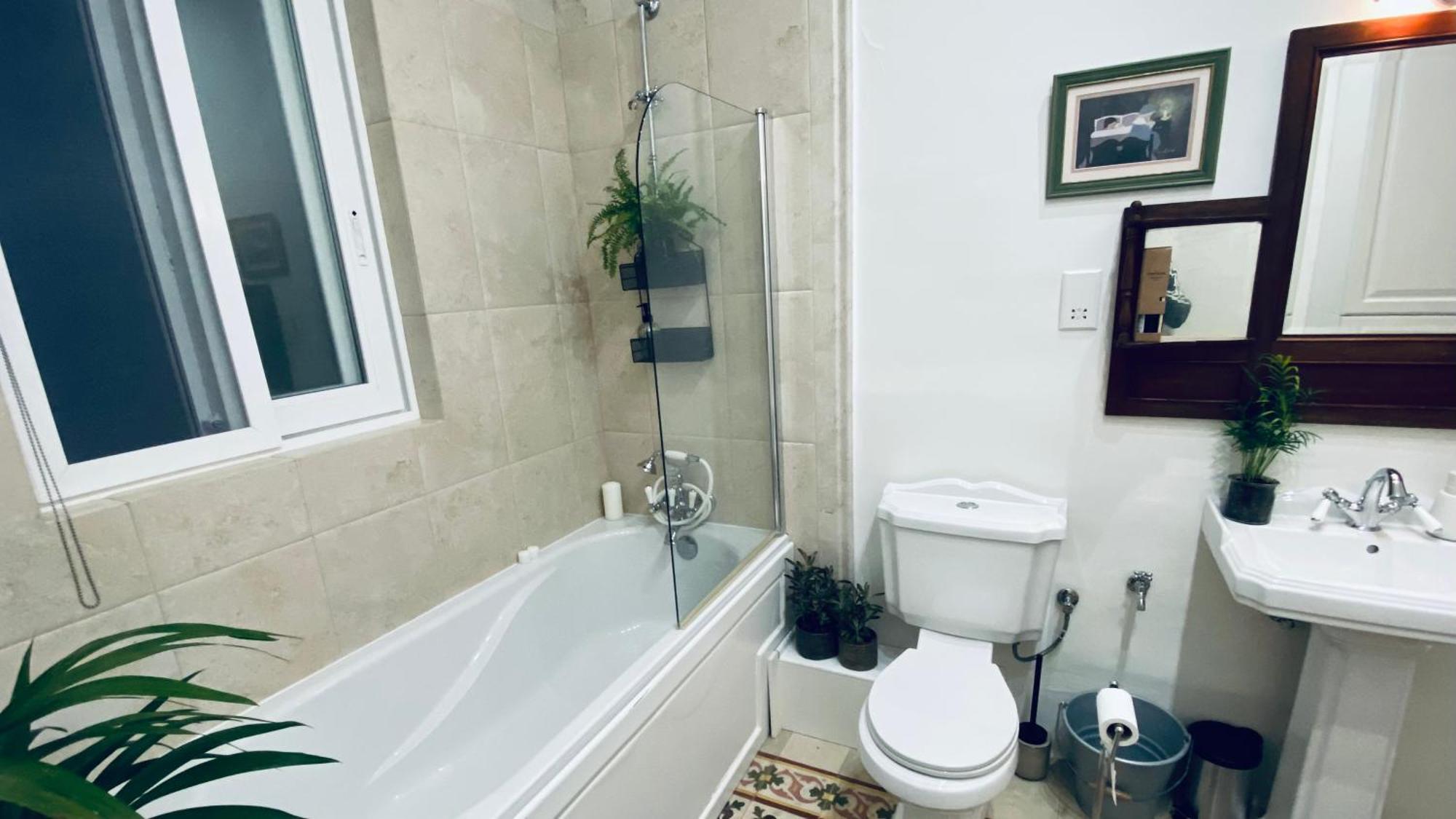 Free Breakfast, Pool, Spacious Aircon Hideaway Apartment Mosta Bagian luar foto