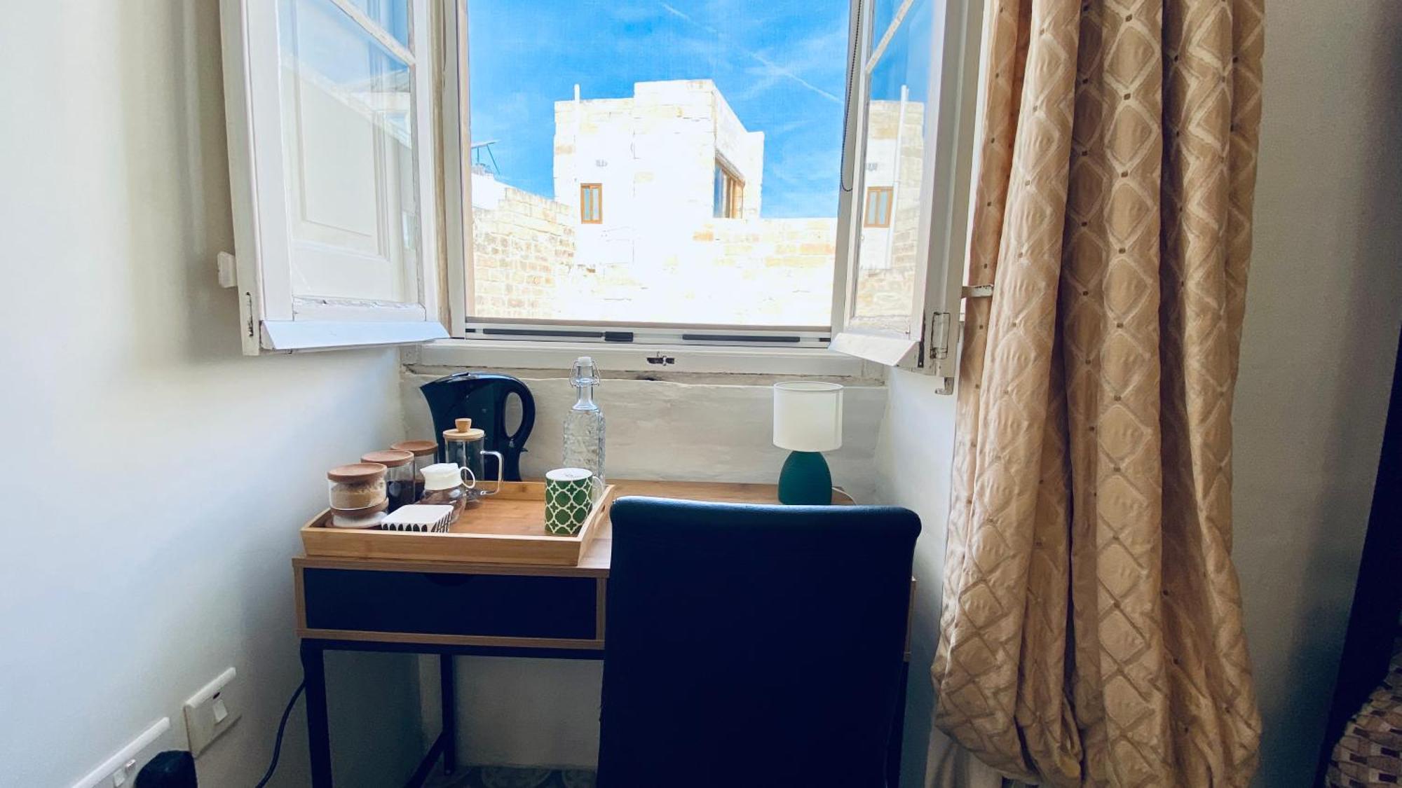 Free Breakfast, Pool, Spacious Aircon Hideaway Apartment Mosta Bagian luar foto