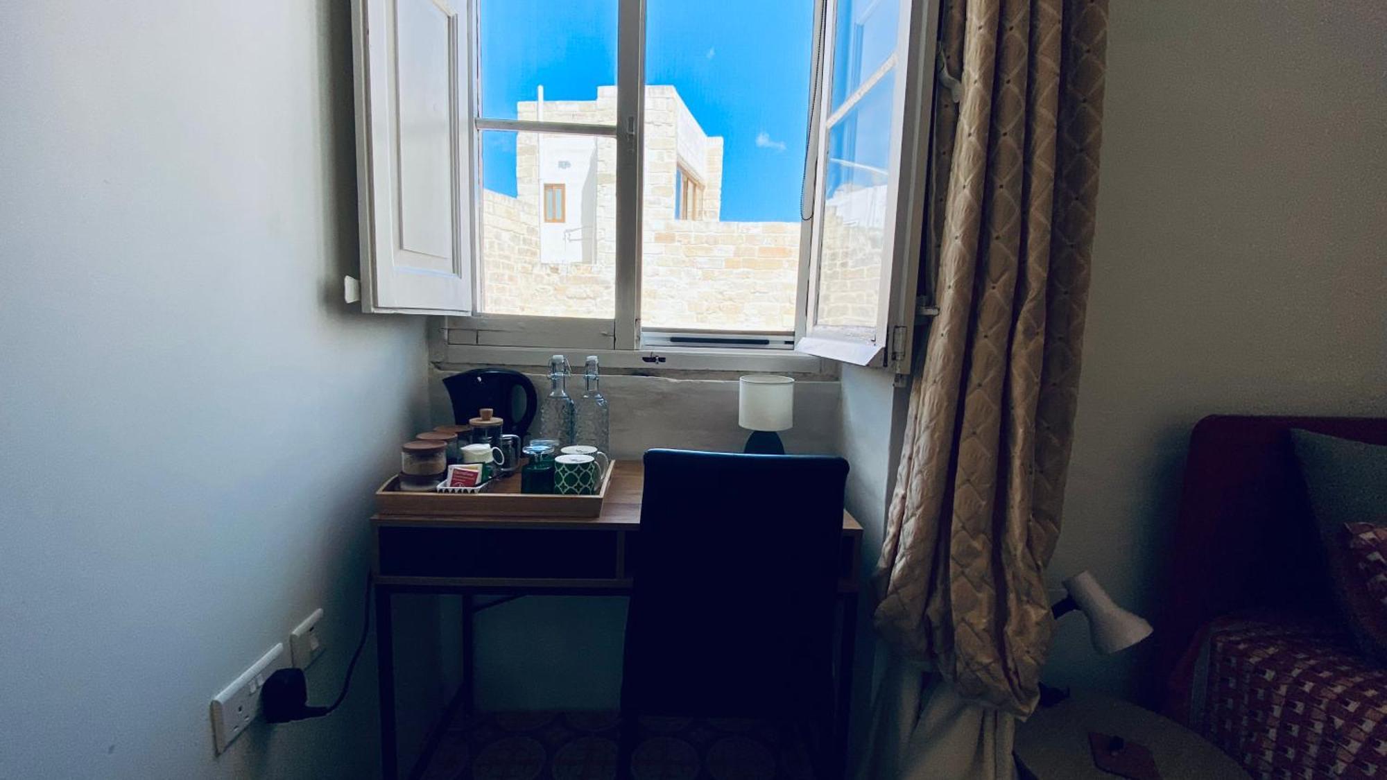 Free Breakfast, Pool, Spacious Aircon Hideaway Apartment Mosta Bagian luar foto